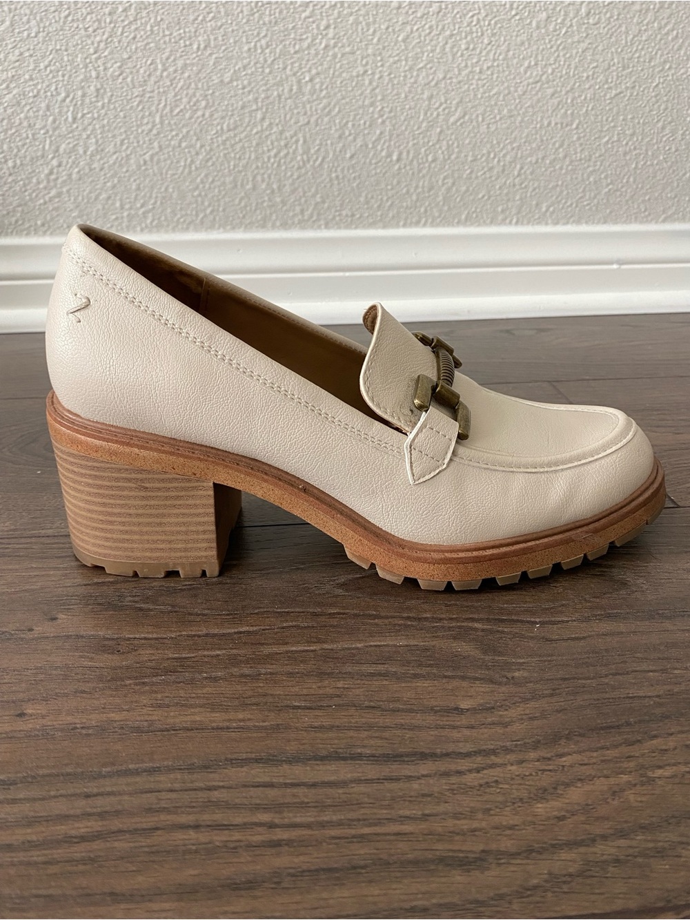 NWOT Zodiac Cream Leather Block Heel Loafer with Metal Bit